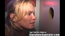 video ホットmilfはグローリーホールですべてのカマーズベアバックスタイルを取ります sex