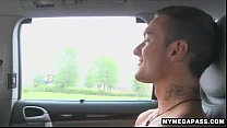 video два возбужденных мужика остановились перед поездкой чтобы трахнуть задницу sex