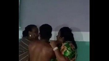 video поразительный в фавеле обнаженный муж и любовник sex