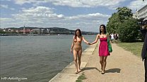 video クレイジーネイキッドテレザは公道で彼女の熱い体を見せます sex