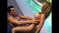 video милфаблондинка у бассейна sex