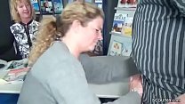 video милфы занимаются сексом в офисе с незнакомцем sex