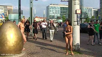 video горячая agnes и сумасшедшая linda обнажены на публичных улицах sex