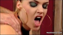 video европейская крошкаблондинка britney получает ее большие sex