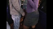 video 駐車場で見知らぬ人に犯された二人の sex