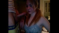 video симпатичная тинка делает потрясающий минет и получает камшот sex