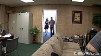 video いたずらな妻は見知らぬ人をし彼女はそれを愛している sex