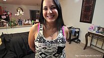 video 22歳の授乳中の女性のスプレーは彼女の胸から暖かいミルクを空にします sex