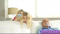 video кори чейз и сьерра николь ублажают киски на диване sex