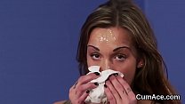 video извращенная красотка получает порцию спермы на ее лицо глотая всю сперму sex
