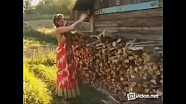 video грудастая русская красотка с волосатой пиздой и огромными сиськами трахается в деревне sex