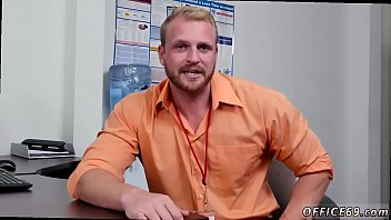 video натуральный мужик глотает сперму за деньги гея в первый день на работе sex
