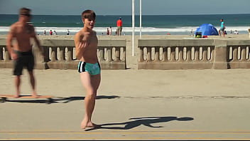 video twink танцует на пляже со спидометром совершенно новые танцевальные купальники на пляже sex
