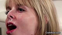 video пикантная красотка получает порцию спермы на ее лицо глотая весь эякулят sex