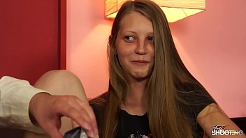 video сексуальная юная модель стала дикой кошкой увидев большой член sex