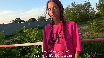 video сумасшедшая потерянная помощница опоздала на автобус и обожает ездить на члене в фургоне sex