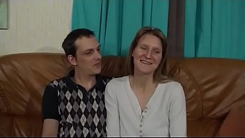 video возбужденную милфудомохозяйку трахнул ее муж перед камерой в любительском видео sex