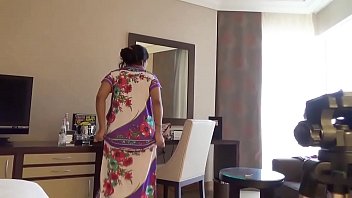 video индийская жена каджол в отеле занимается удивительным стоячим сексом с минетом и трахом в киску sex