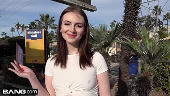 video тинка maya kendrick светит волосатой киской на свидании в минигольф в любительском видео sex