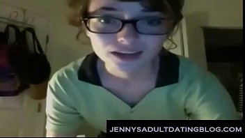 video かわいいオタクウェイトレスが裸になる sex