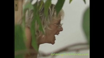 video 巨乳おばあちゃん三人組 sex