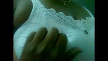 video おっぱいとお尻を示すmalluおばさん sex
