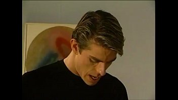 video 角質の若い鋲で図書館の骨抜きでいっぱいの喉 sex