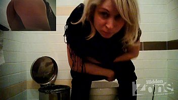 video блондинка в синих трусиках писает sex
