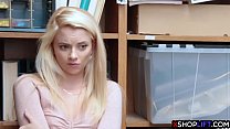video миниатюрную юную блондинку жестко трахнул толстый член полицейского в торговом центре sex