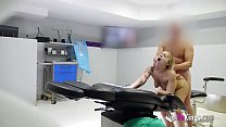 video доктор лав трахает свою пациентку пока ее муж на улице sex