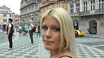 video エッチなブロンドの女の子との野生の公共のセックス sex