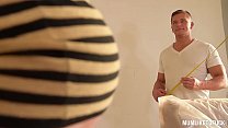 video богатая мама флиртует с разнорабочим для жесткого анального секса sex