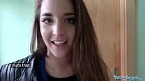 video публичный агент амира адара трахается с незнакомцем пока ее парень ждет sex