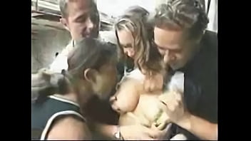 video брюнетку оттрахали в гэнгбэнге sex