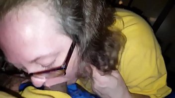 video старая милфадама в очках делает минет в изумлении sex