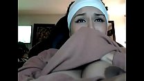 video горячая шлюшка показала большие сиськи пока ее косина сзади sex