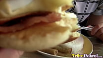video симпатичную филиппинскую тинку с круглой жопой с бритой киской жестко трахнули sex