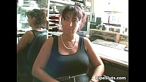 video грудастая зрелая брюнеткашлюшка жестко сосет sex