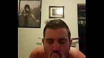video горячий чувак сосет член папочки и получает камшот на лицо sex