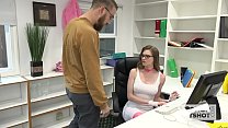 video великолепную офисную шлюху уничтожил случайный парень из интернета sex