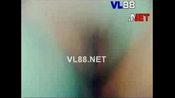 video 2 молодых человека трахают тинку sex