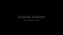 video luckaslaytonは彼の厚いノーカットコックをむち打ちます3 sex