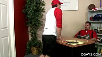 video тренер с большим членом трахает своего игрока sex