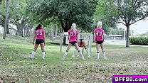 video меняй местами трахать киски этих футбольных девчонок взад и вперед sex