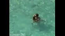 video スパイカムされた海での熱いセックス sex