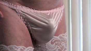 video 私の柔らかいピンクのナイロンパンティー sex