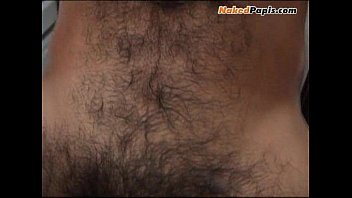 video возбужденный сексуальный молодой латиноамериканский мужчина дрочит sex