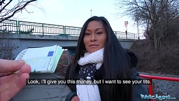video public agent горячую тайскую красотку жестко трахнули в возбужденном туалете на заправке sex