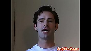 video солососание пальцев ног с красивым ебарем christopher sex