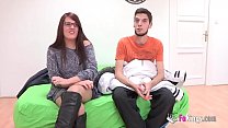 video нормально выглядящая девушка доказывает что она королева кинка с ее h парень sex